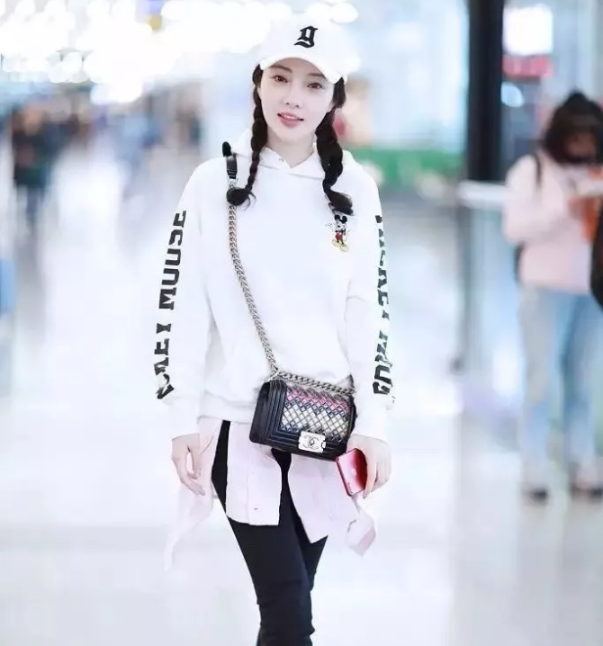 今年秋冬最chic！原來短發(fā)和帽子這么配??！